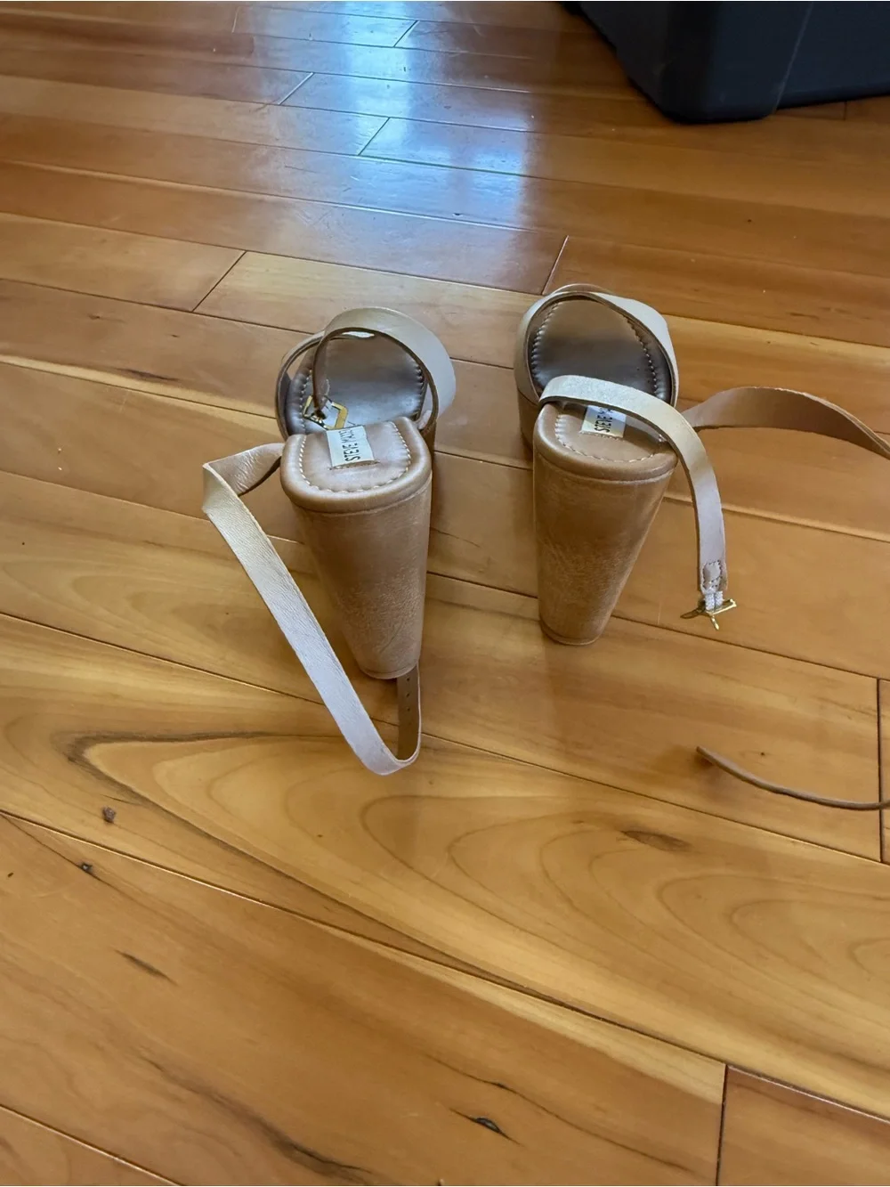 Steve Madden Off-White Slingback Sandals